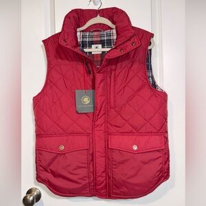 SOUTHERN PROPER NWT Men’s Medium Varsity Quilted Vest Dark Red w/Plaid Lining.